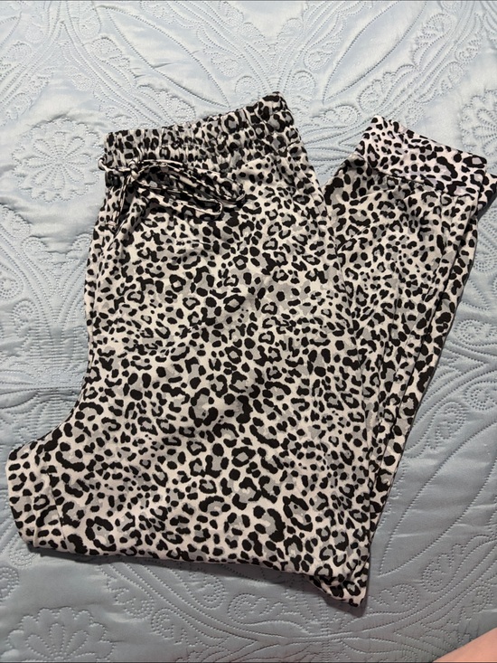 Zenana Outfitters Other - Zenana Outfitters Black and White Leopard Print Lounge Pants